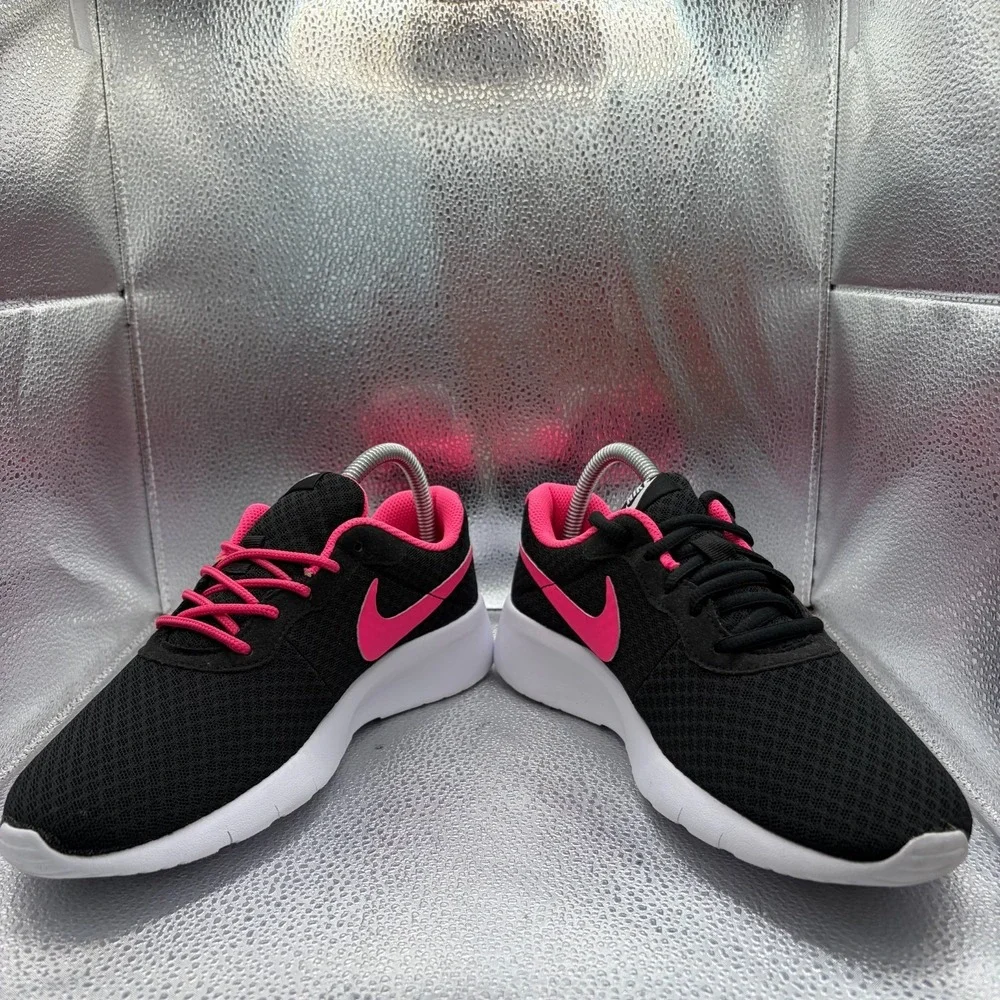 Size 6.5Y Nike Tanjun (GS) Black Pink Kids Low Top Running Sneakers 818384-061